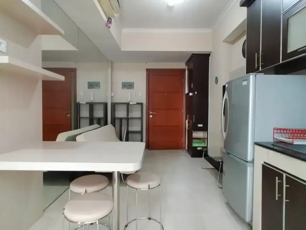 Disewakan 2Br Furnish dan Lantai Rendah di Apartemen Royal Mediterania Garden, Siap Huni