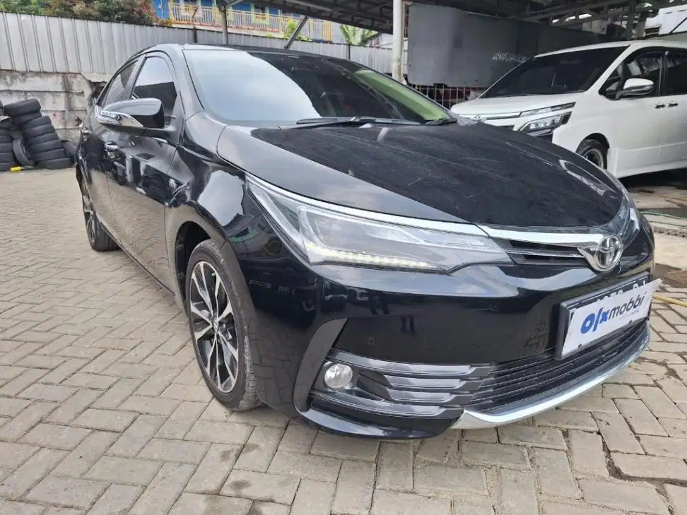 DP MURAH Toyota Corolla Altis 1.8 V Bensin-AT 2017 Hitam CWABB
