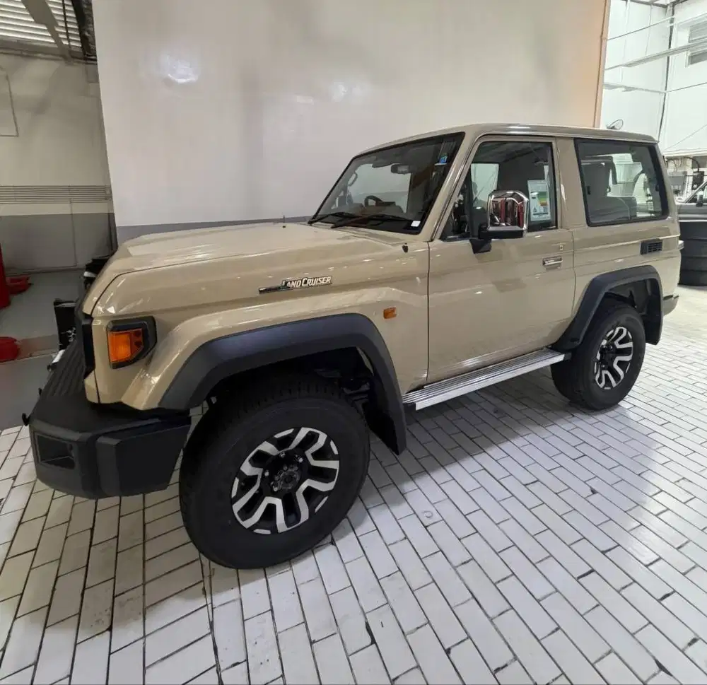 TOYOTA LAND CRUISER 71 40th ANNIVERSARY 3 Pintu V6 4.0L Bensin 2025