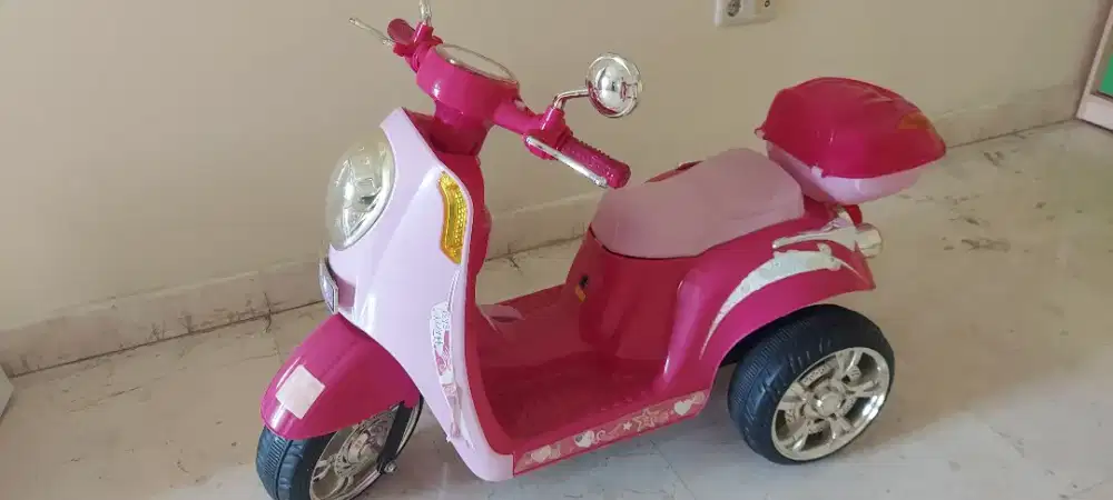 Vespa dgn kunci spti vespa beneran. Vespa Anak umir 2 sampai 6th