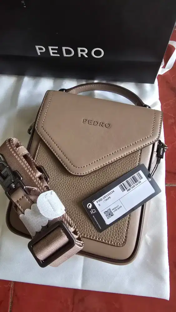Tas slempang PEDRO original.