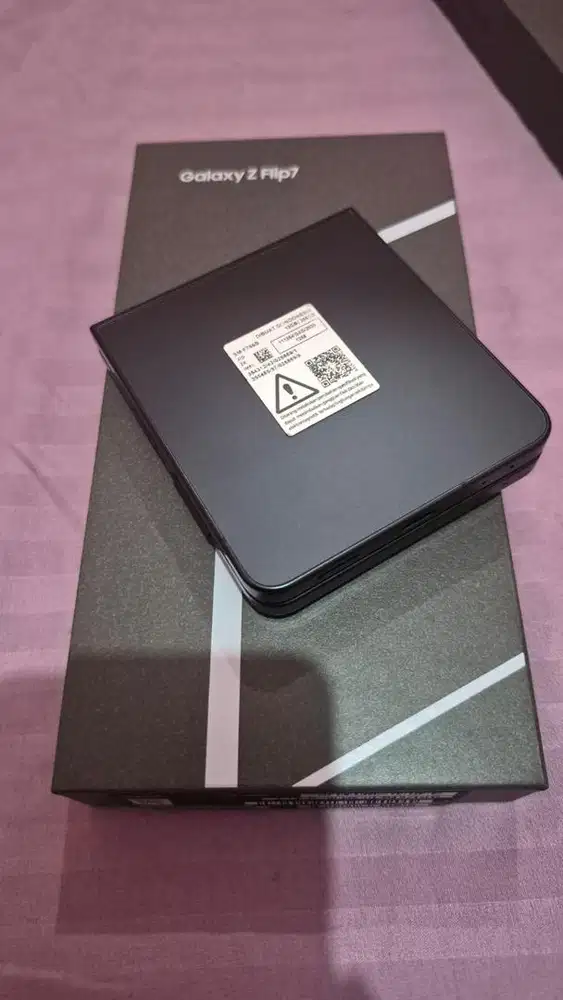 SAMSUNG Z FLIP 7 BLACK