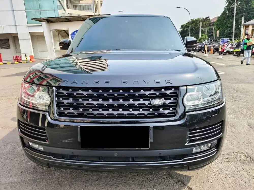 Range Rover 3.0L Vogue Autobiography LWB Bensin AT Hitam 31rb miless
