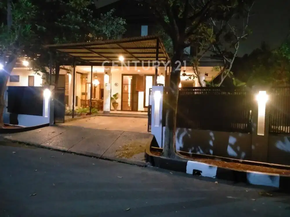 Kesempatan Langka! Rumah Hoek Luas Di Kawasan Elite Lebak Bulus