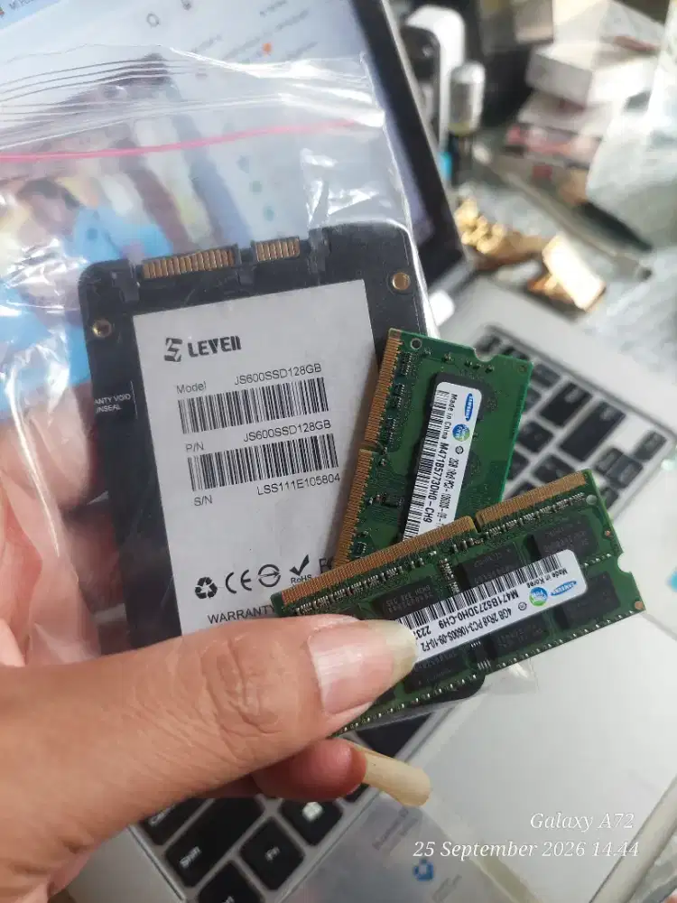 SSD 128GB RAM 4GB 2 KEPING [8gb total]