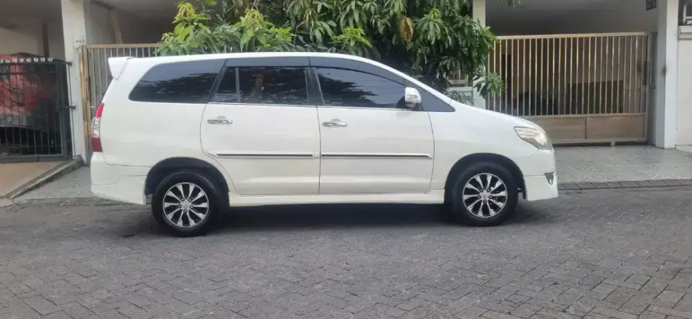 GRAND INNOVA V LUXURY 2.0 2013 Putih
