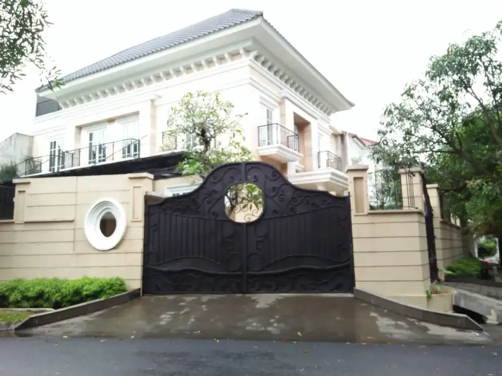 Disewakan Rumah Mewah di daerah Senayan, Kebayoran, Jakarta Selatan