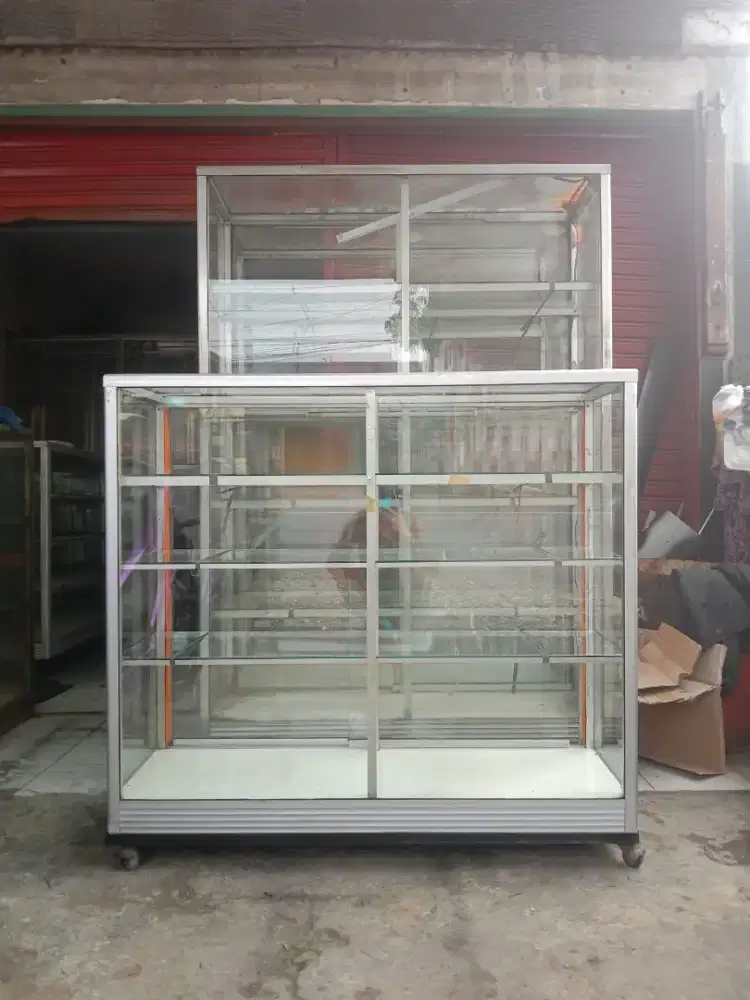 Kaca etalase second