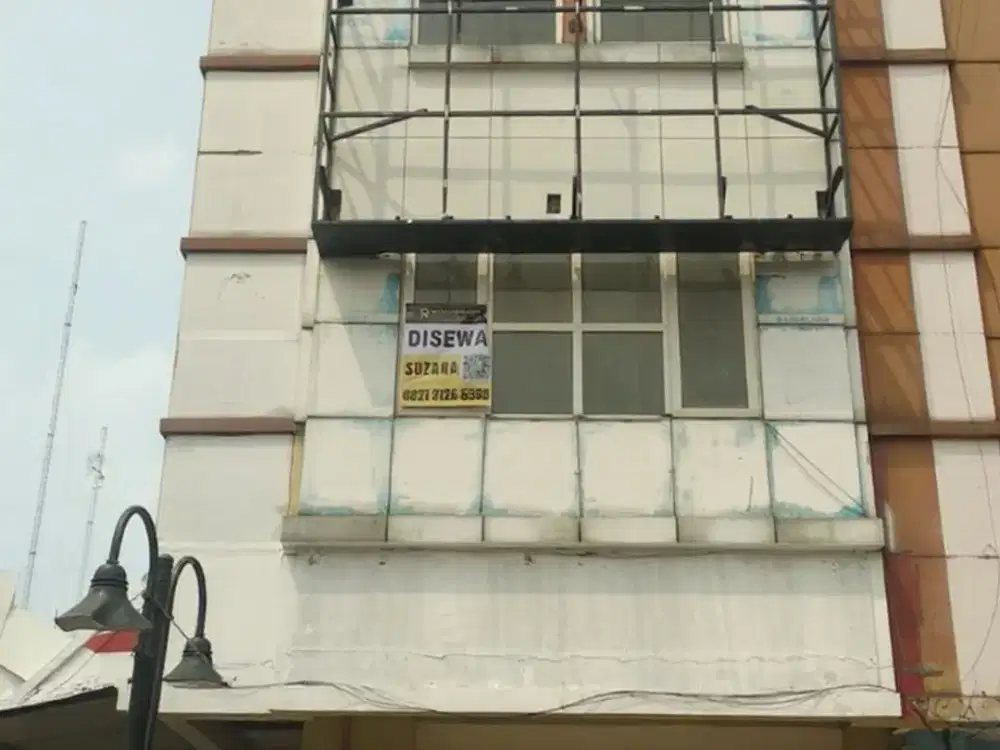 DISEWAKAN Ruko 3 Lantai Golden Boulevard BSD City Tangerang
