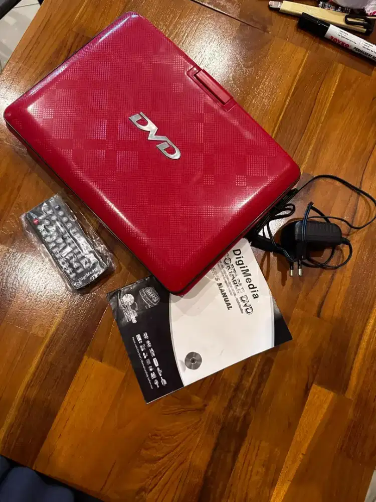 Digimedia DM1388FM 12.5 DVD Portable
