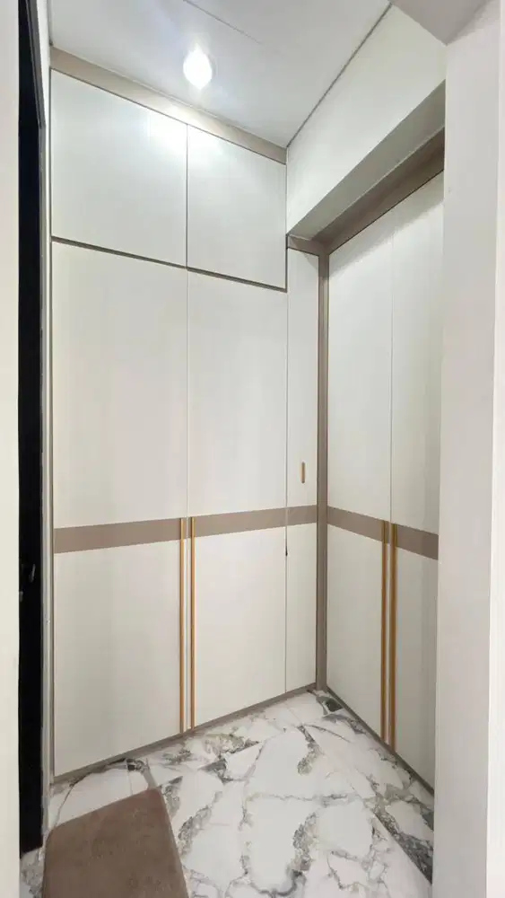 LEMARI PAKAIAN UNTUK KAMAR UTAMA, CUSTOM