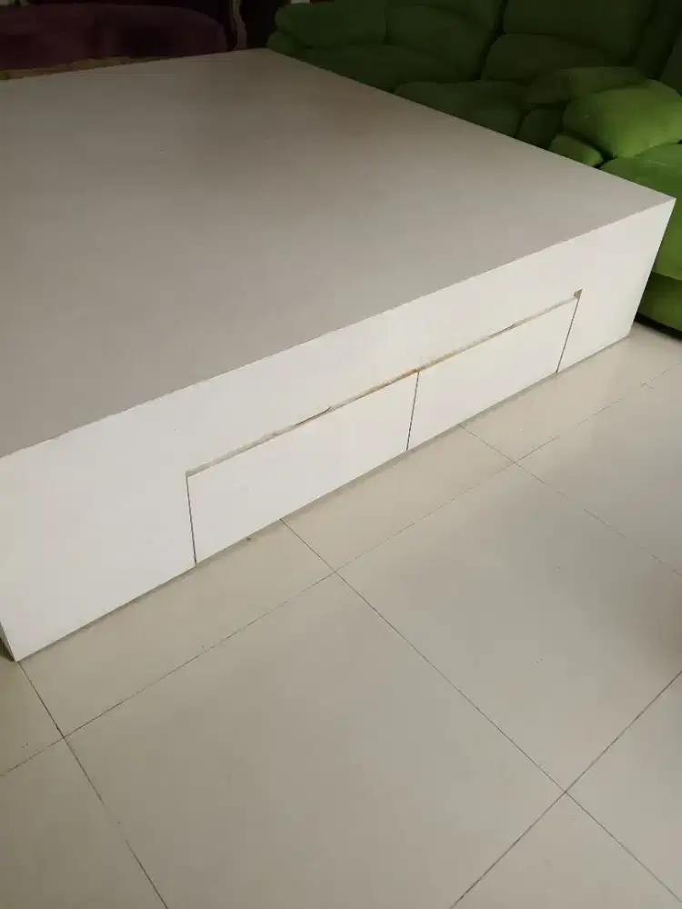 Meja besar multifungsi