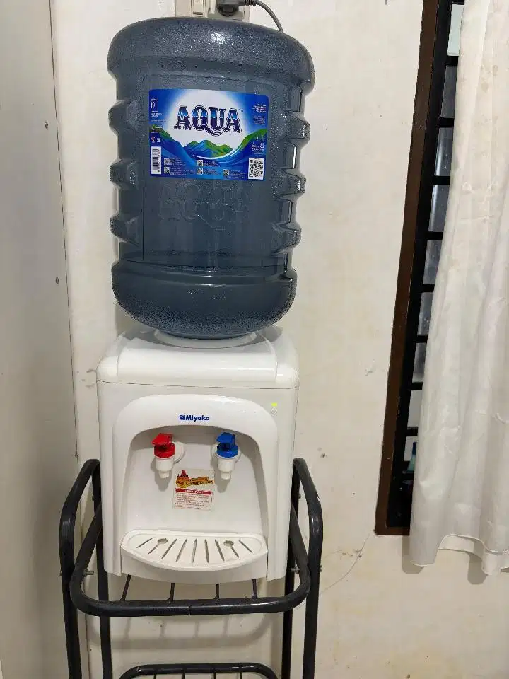 Dijual galon,dispenser,rak dudukan dispenser