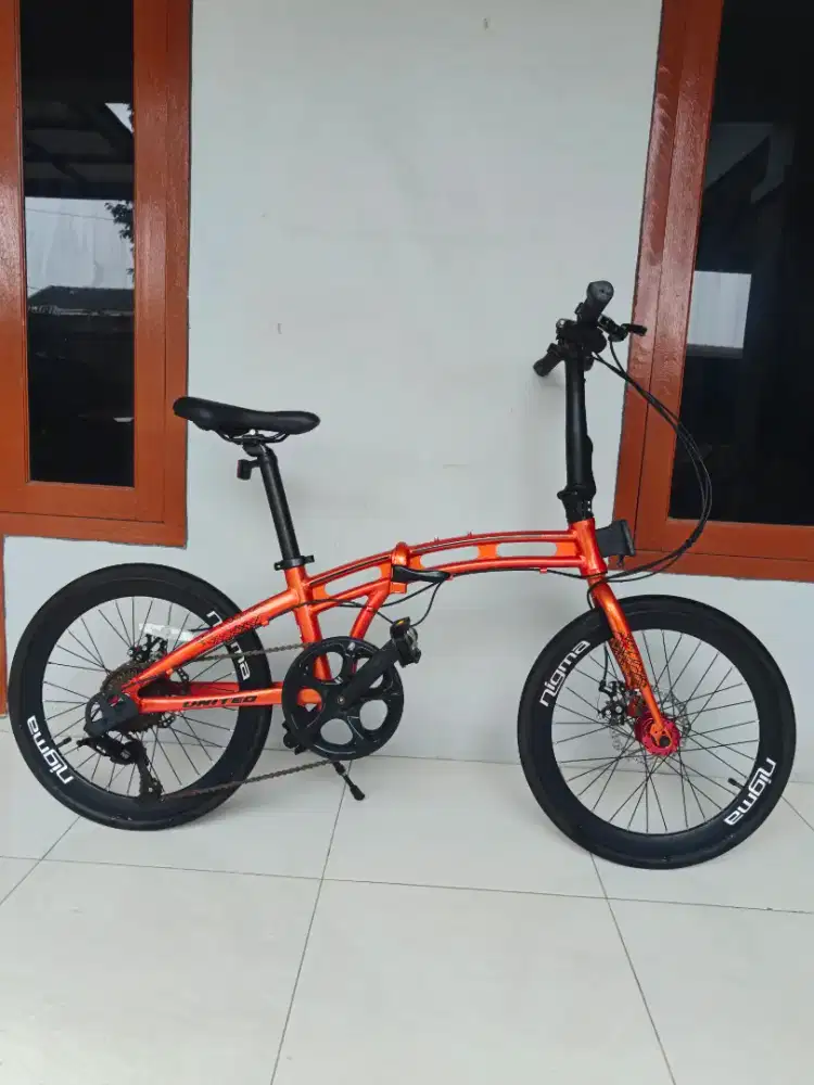 Di jual sepeda lipat united nigma 20inc jarang pakai,frame alloy