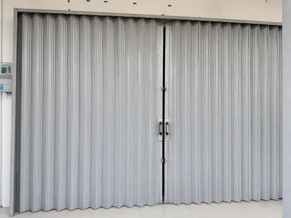 Folding Gate baru digunakan 1,5 tahun, kondisi Prima