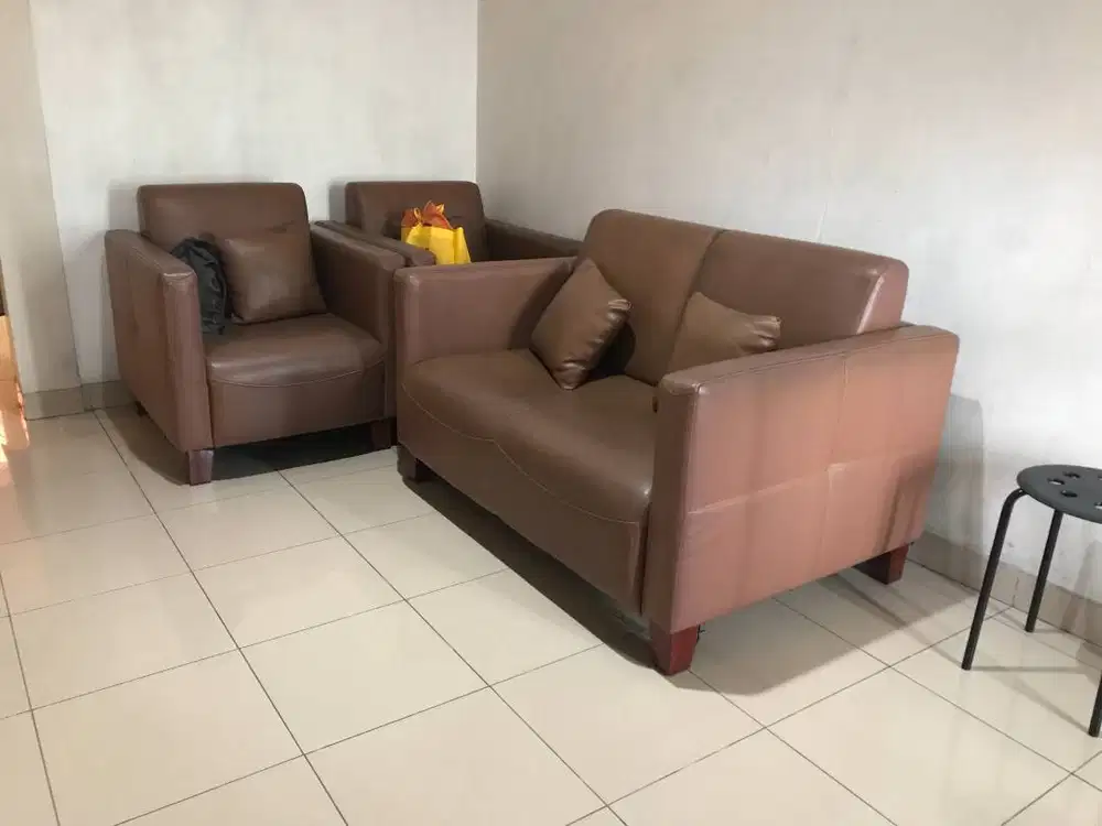 DIJUAL SOFA DUDUK TAMU - KULIT SENTATIS COKELAT