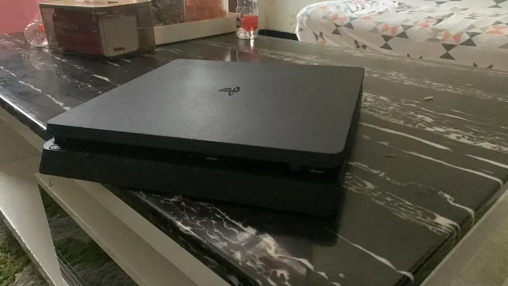PS4 Slim black Ori Memory 1 TB