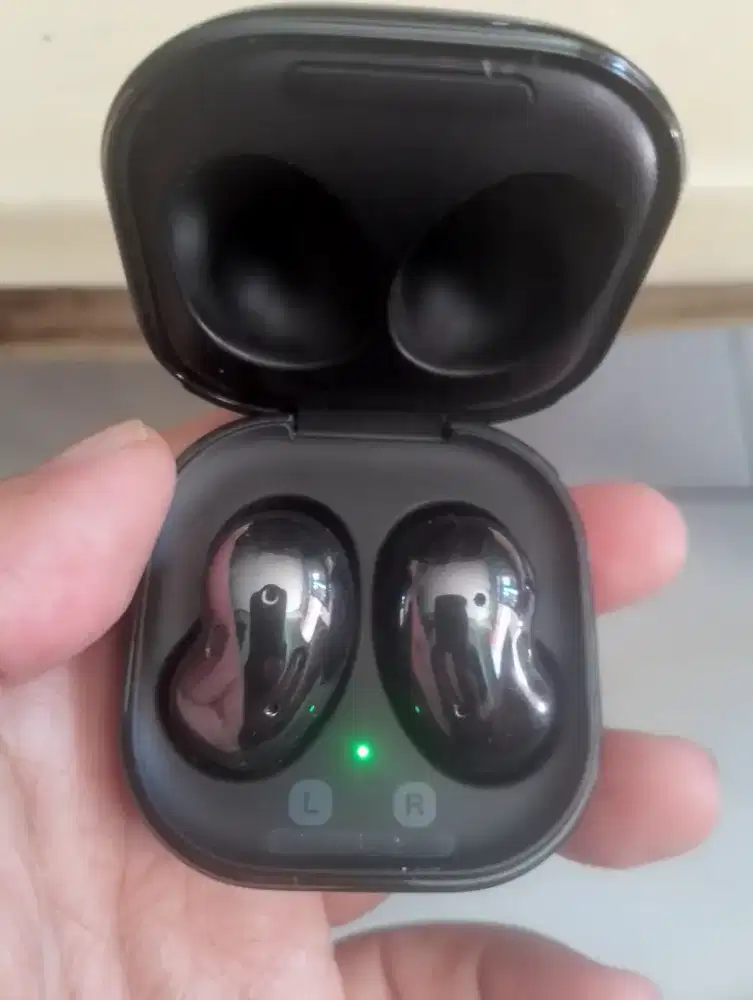 Samsung galaxy buds live mantap
