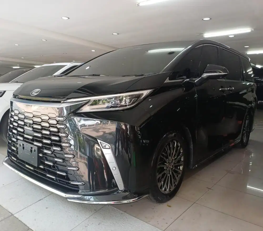 Only 3800 kilometer Lexus LM350H nik 2024