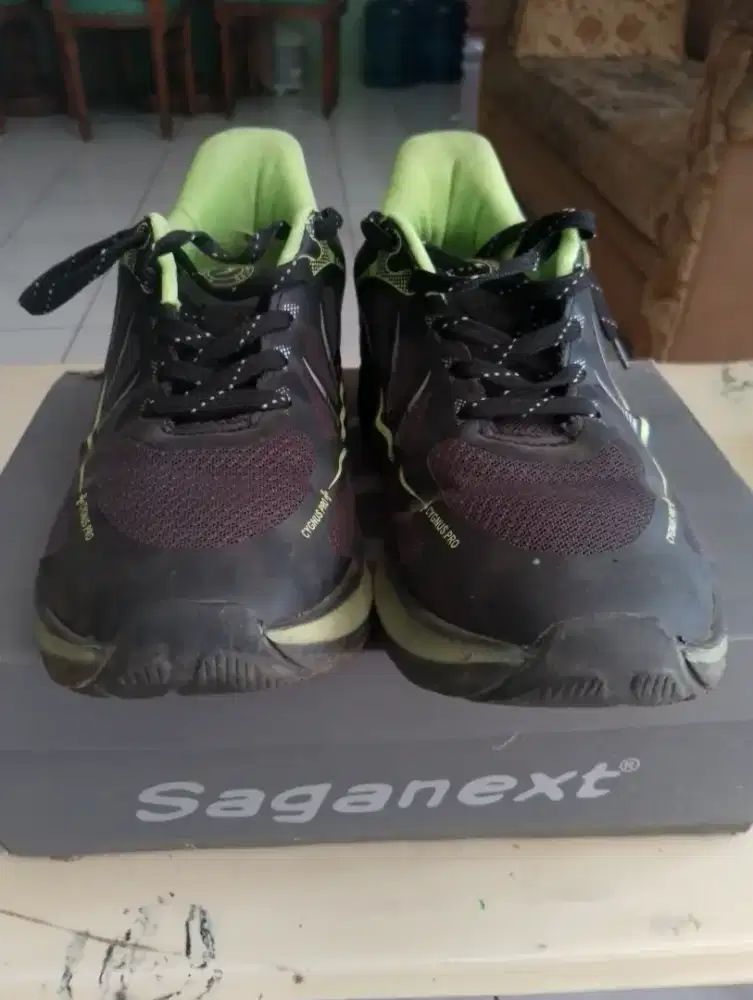 Sepatu running saganext apa adanya