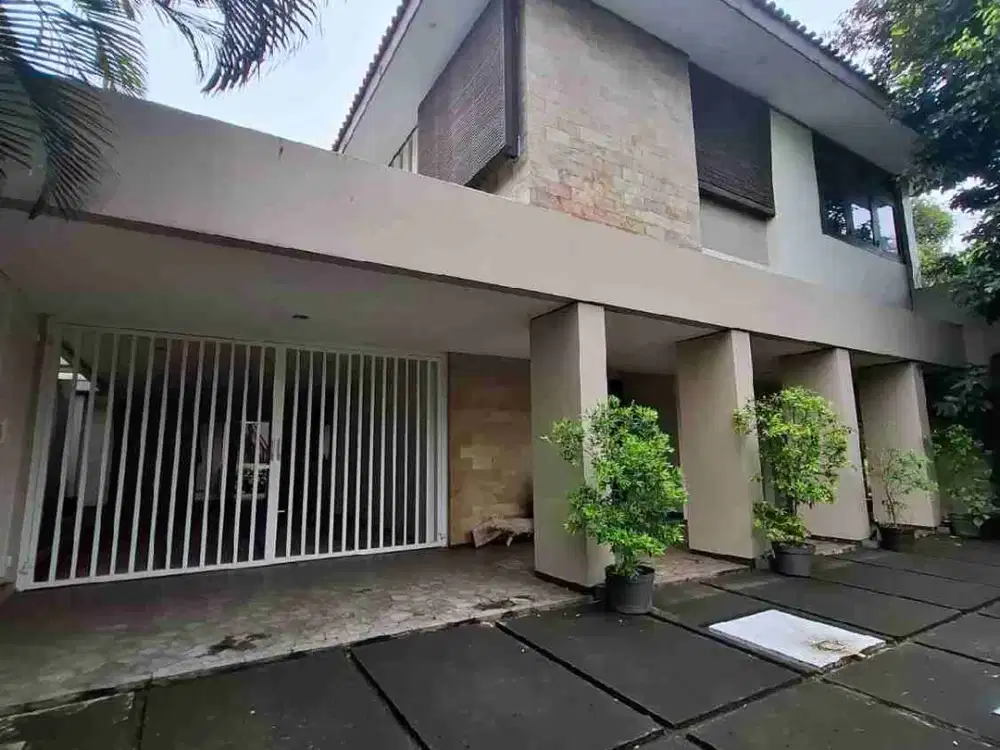 Disewakan Rumah 2 Lantai plus Roof top di Jakarta selatan