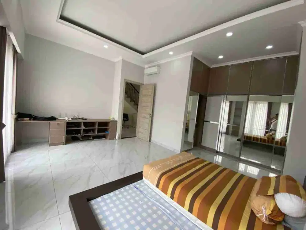Rumah Gading Serpong Furnish 3 Lantai Cakep Banget