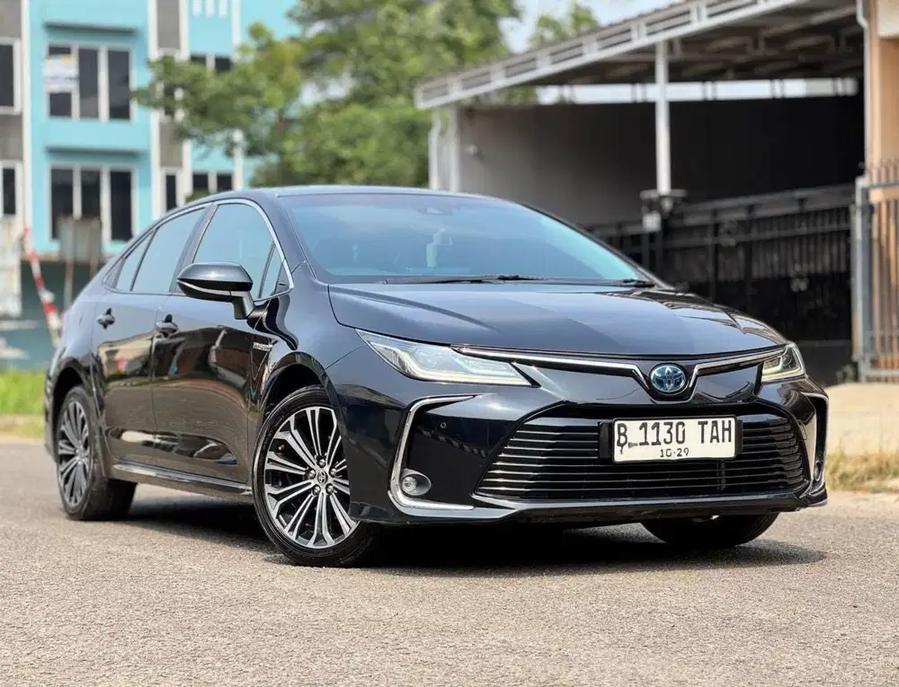 Toyota Altis V Hybrid AT Hitam Metalik 2019