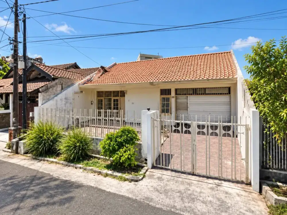 CA1276 DIJUAL RUMAH SECOND STRATEGIS SHM DI JEMURSARI SURABAYA