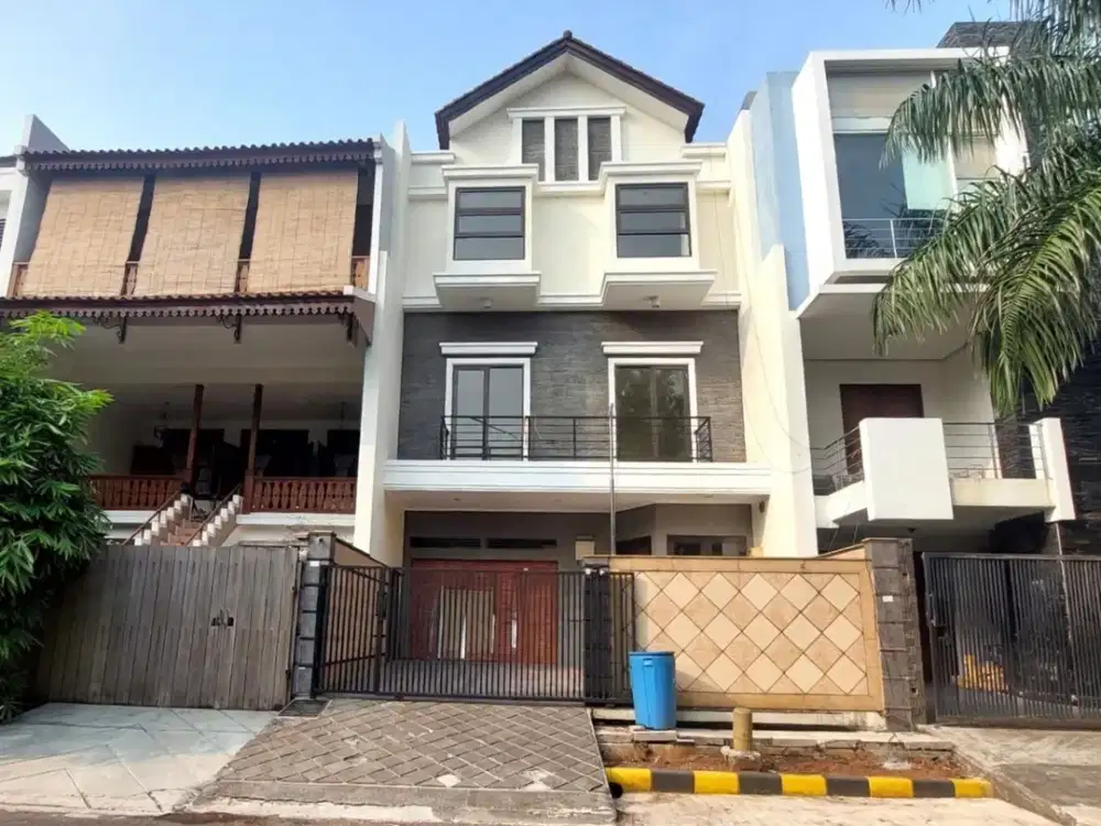 Rumah di Mitra Gading Villa 3lt luas 8x19 143meter type 6KT Kelapa Gading Jakarta Utara
