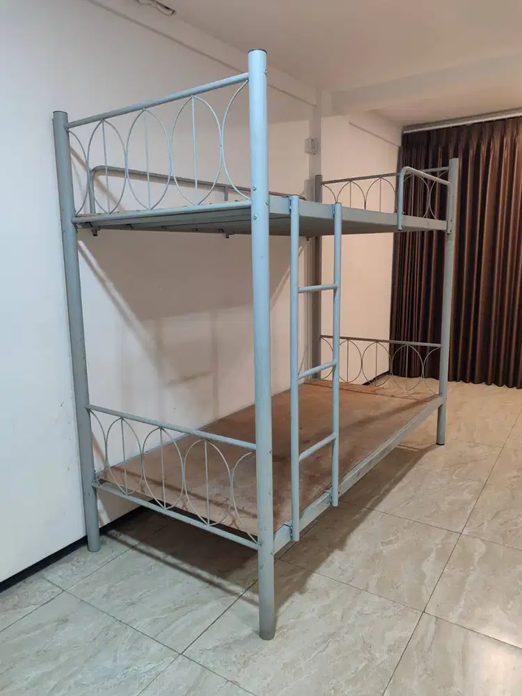 Ranjang Susun Tingkat Besi Ukuran 90 cm x 200 cm