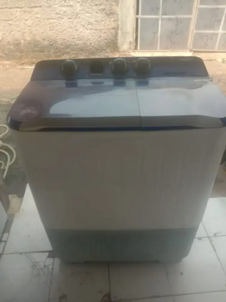 Mesin cuci 2 tabung merek Aqua