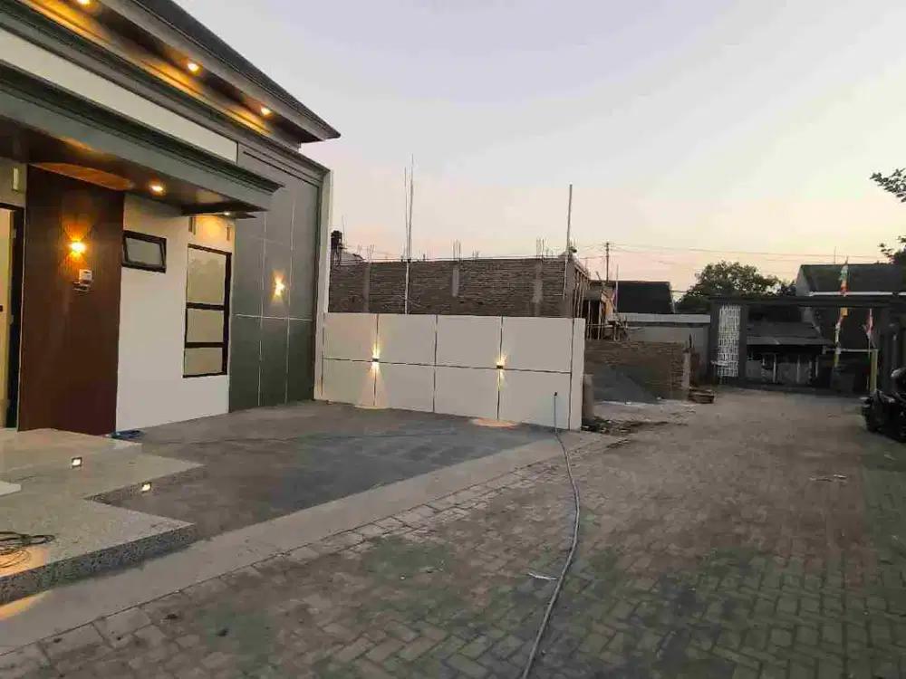 DIJUAL RUMAH BARU DALAM CLUSTER LOKASI DEKAT SCH