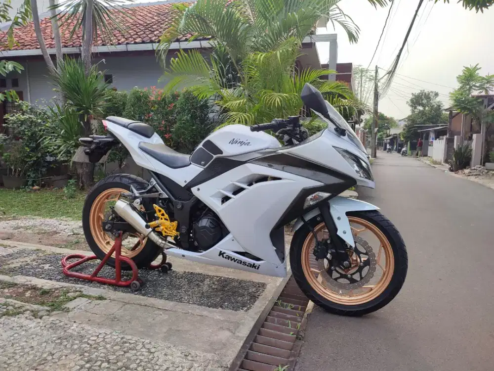 KAWASAKI NINJA 250 FI TAHUN 2012 KM 8RB