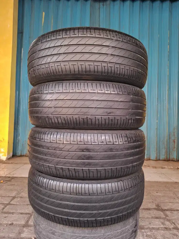 Ban 205/60 R16 Bridgestone Turanza T005A