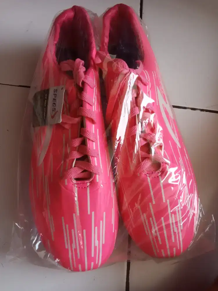 sepatu bola merk SPECS UK 43