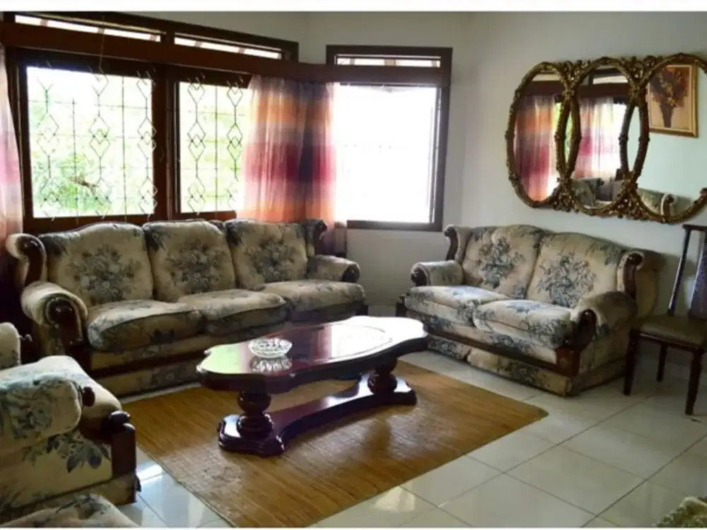 RUMAH BESAR NYAMAN 2 LANTAI LINGKUNGAN ASRI SIAP HUNI DI HEGARMANAH BANDUNG