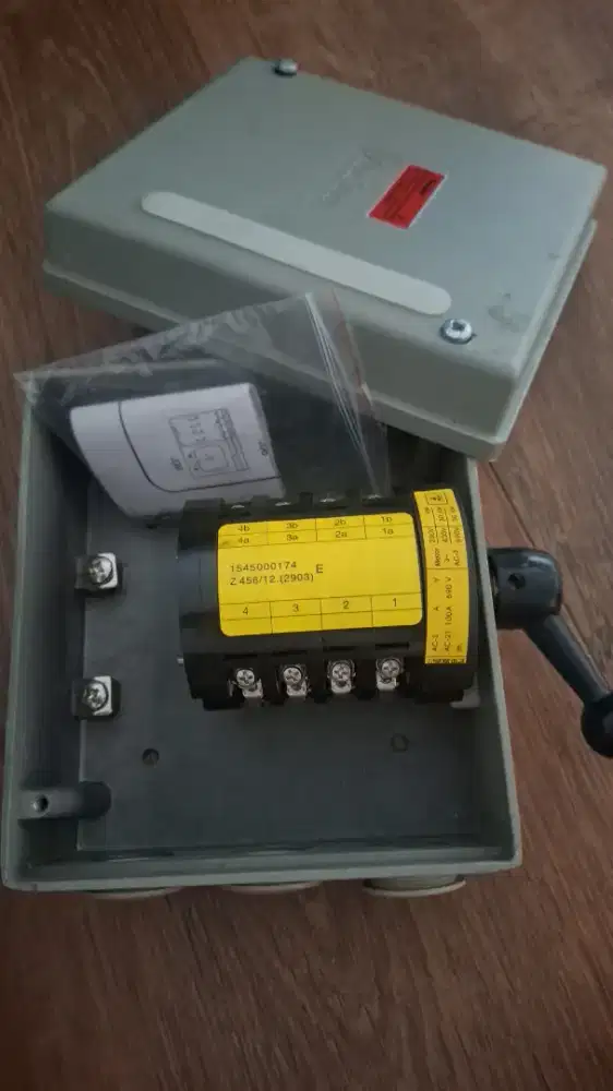 jual ohm saklar/camswitch  4pole 100A merk klar stern