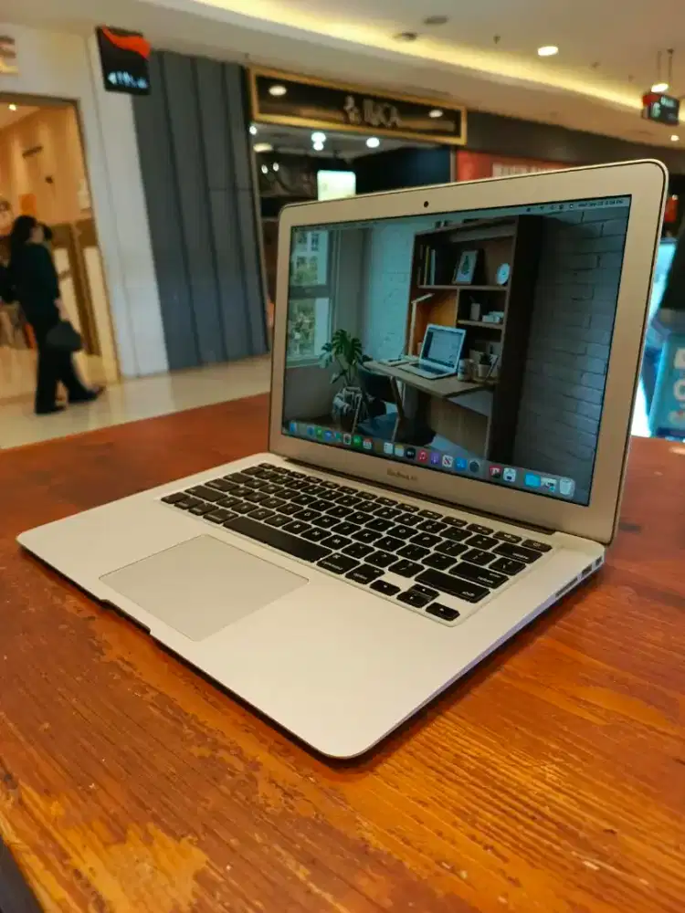MacBook Air 13 inch 2017 (8/128)