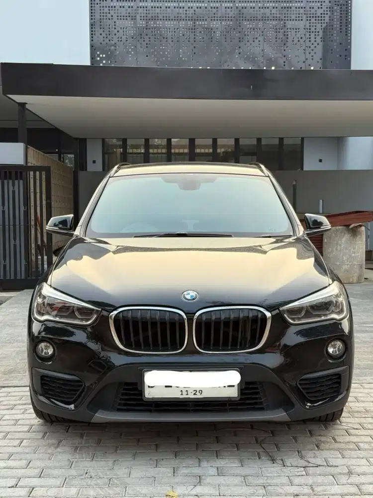 BMW X1 Hitam 2018