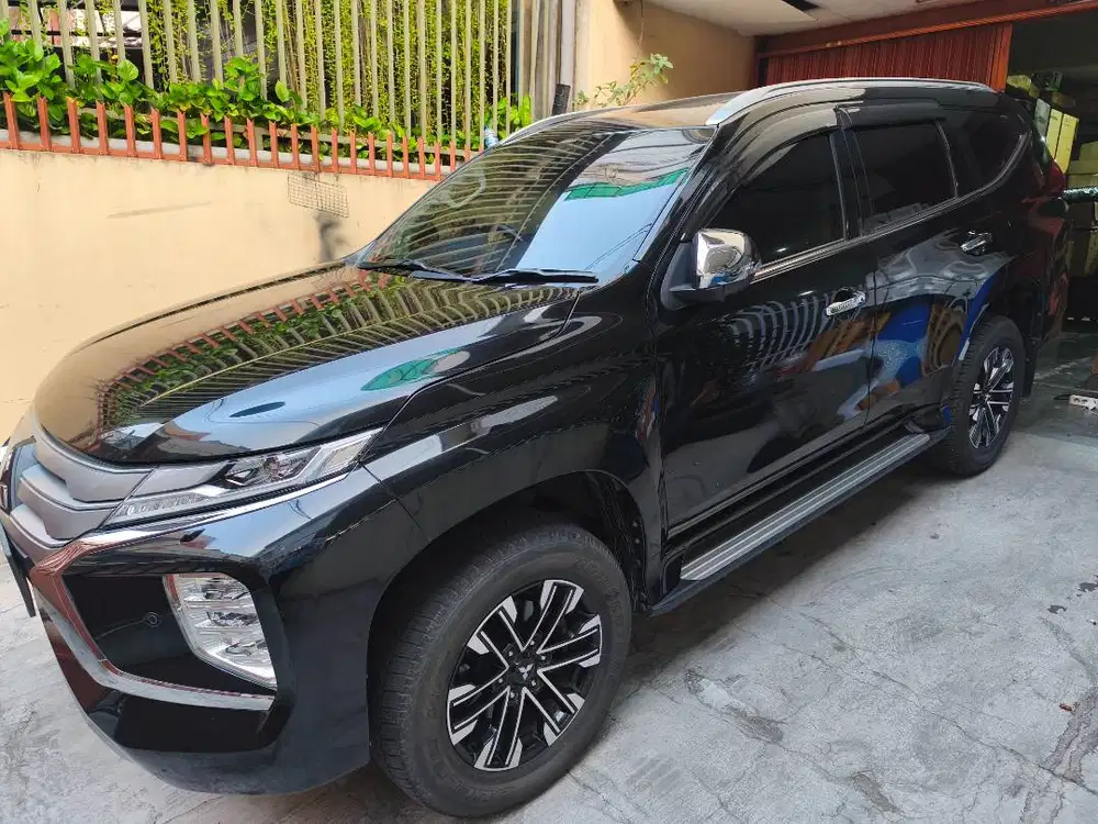Pajero Sport 2.4 l dakar 4x2 8 at 2022 Hitam Perfect Quality 25000KM