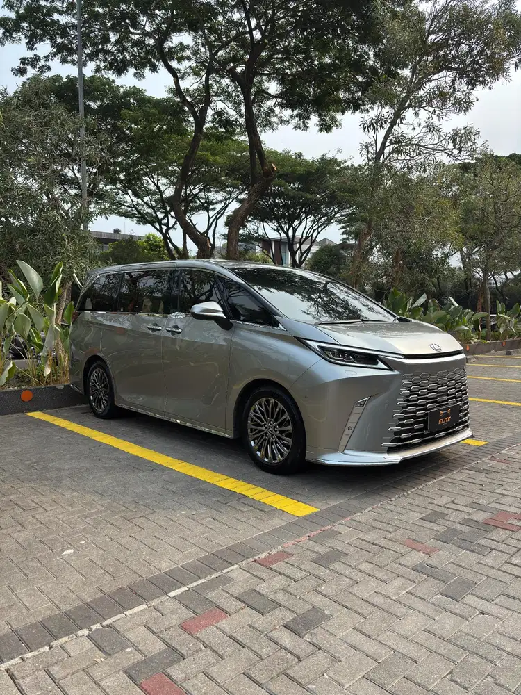 Lexus LM 350h 2025 Odo 16rb FULL PPF Service Record Lexus