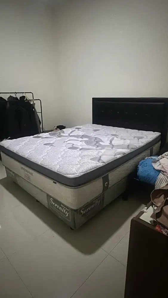 Kasur + Dipan Serenity 160X200 Sangat Like New
