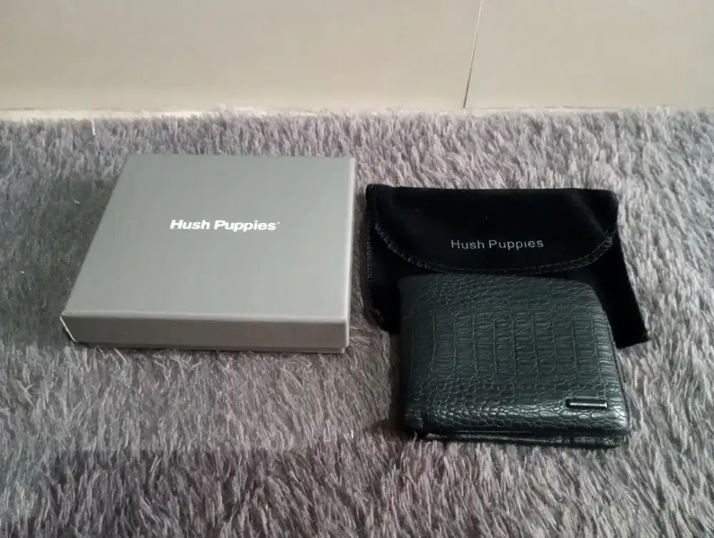 WTS dompet preloved hush puppies black