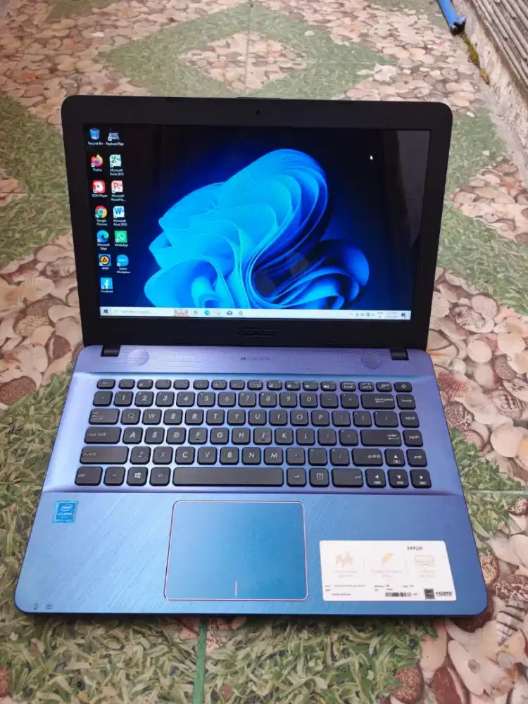 Laptop Asus tipe slim Ram 4gb ddr4 hdd 1000gb mulus terawat siap pakai