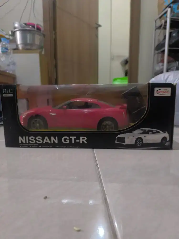 RASTAR Nissan GT-R R35 R/C 1:14 – Original Box – Red