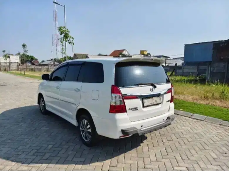 INNOVA DIESEL V AT Matic  2015