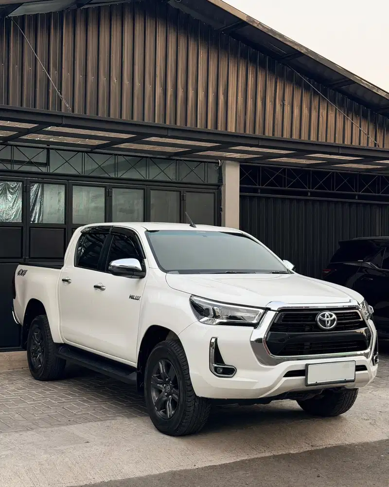 TOYOTA HILUX DC 2.4 V 4x4 MATIC 2022 PUTIH