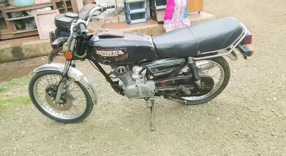 GL 100 tahun 1983