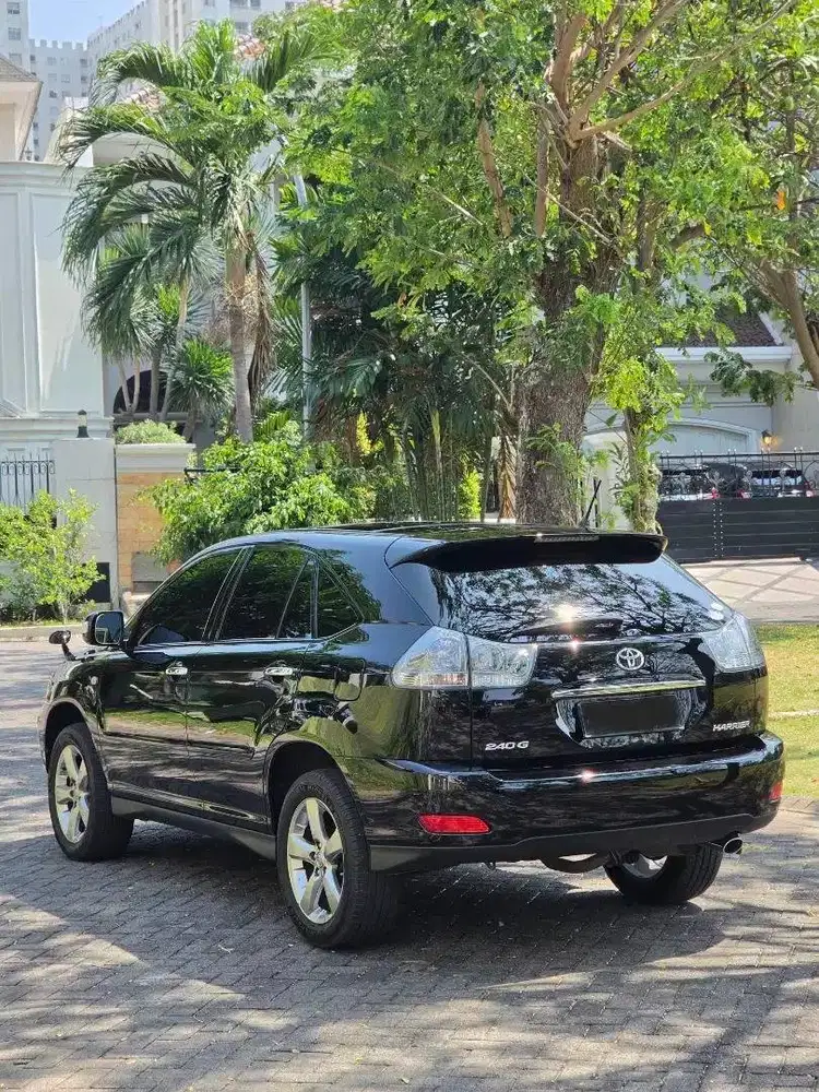 toyota harrier (2011)