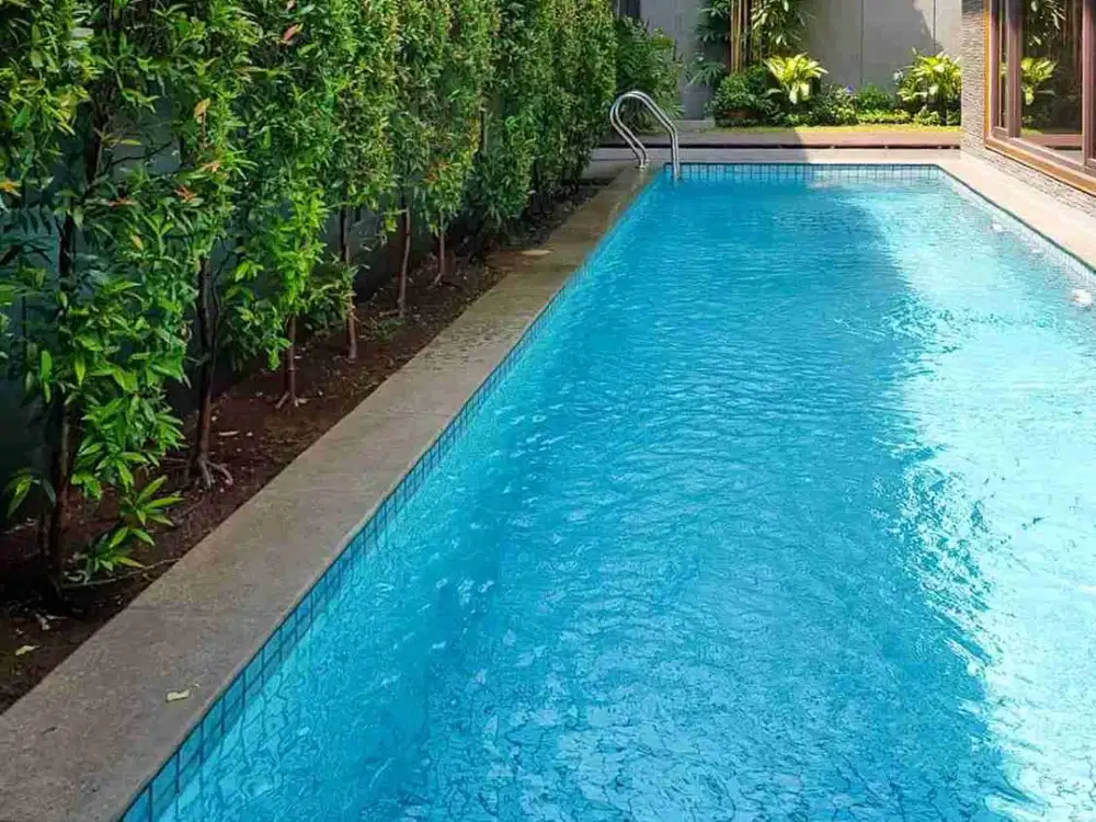 Rumah Dengan Swimming Pool di Cilandak Timur